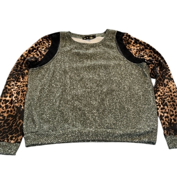 🟣 GRAY SPECKLED SWEATSHIRT W/ LEOPARD SLEEVES SIZE LARGE - Picture 1 of 4